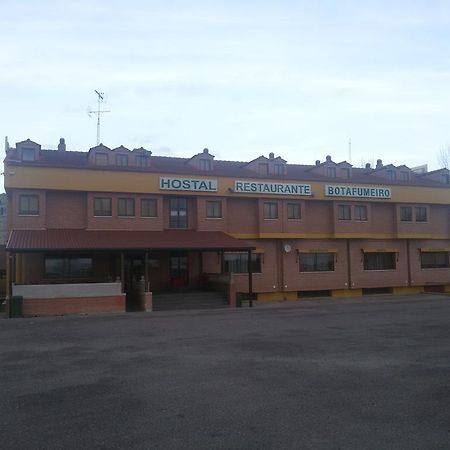 Hostal Botafumeiro Mota del Marques Ngoại thất bức ảnh